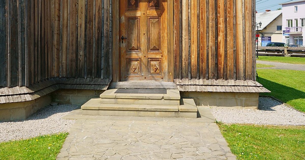 Kościół parafii Kościół św. Bartłomieja Apostoła w Łapanów — zdjęcie