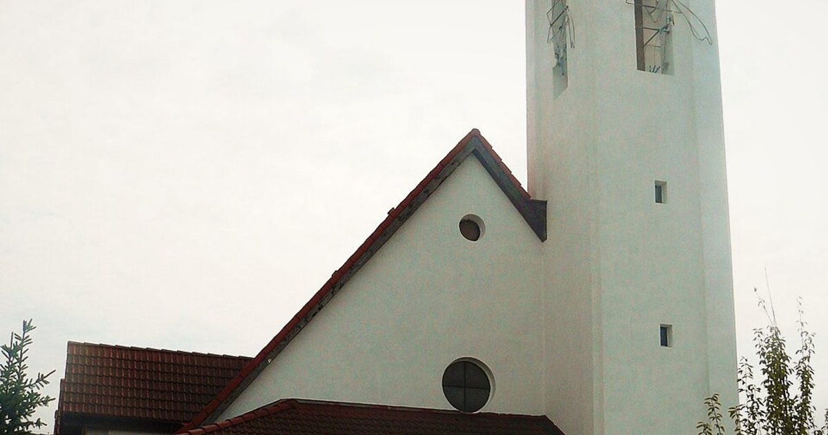 Dzieła sztuki sakralnej — Kościół św. Faustyny, Plewiska. Zdjęcie: Wikimedia Commons.