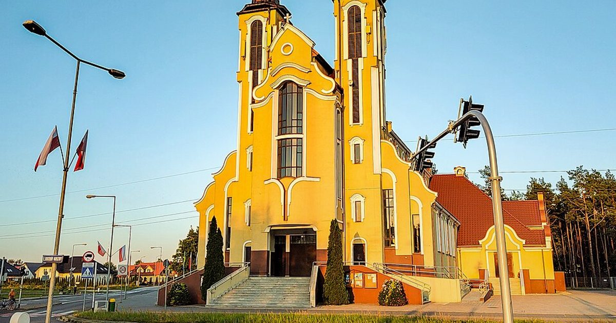 Dzieła sztuki sakralnej — Kościół św. Franciszka z Asyżu, Ostrołęka. Zdjęcie: Wikimedia Commons.