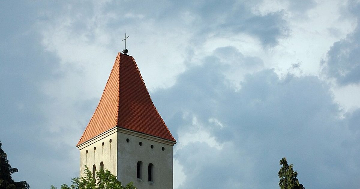 Kościół parafii Kościół św. Jadwigi w Stare Strącze — zdjęcie