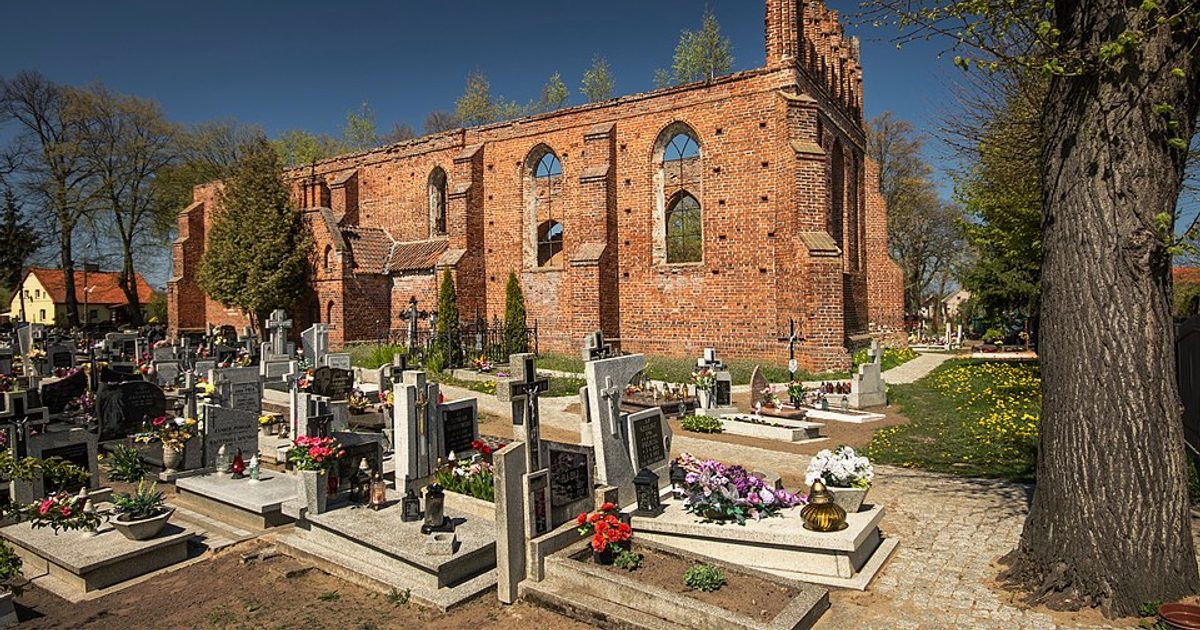 Kościół parafii Kościół św. Jana Chrzciciela w Ostaszewo — zdjęcie