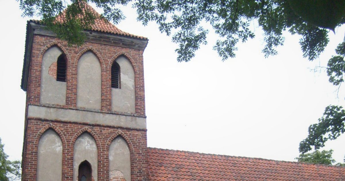 Kościół parafii Kościół św. Jana Chrzciciela w Pluskowęsy — zdjęcie