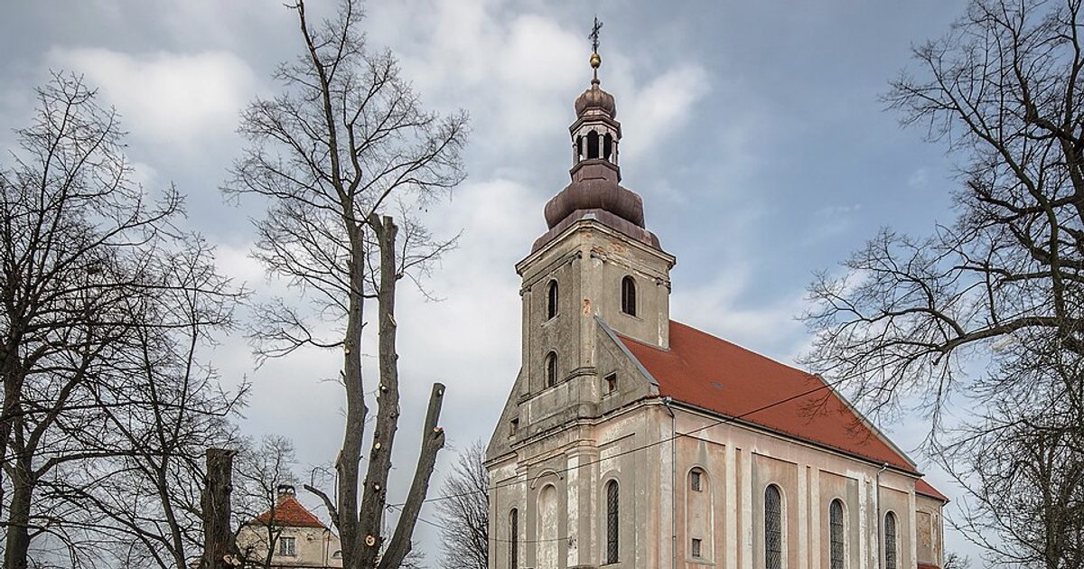 Relikwie świętych — Kościół św. Jana Chrzciciela, Powidzko. Zdjęcie: Wikimedia Commons.