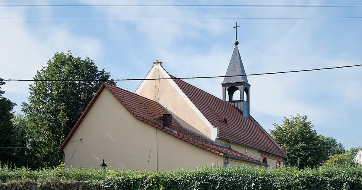 Kościół parafii Kościół św. Jana Nepomucena w Piskorzów — zdjęcie