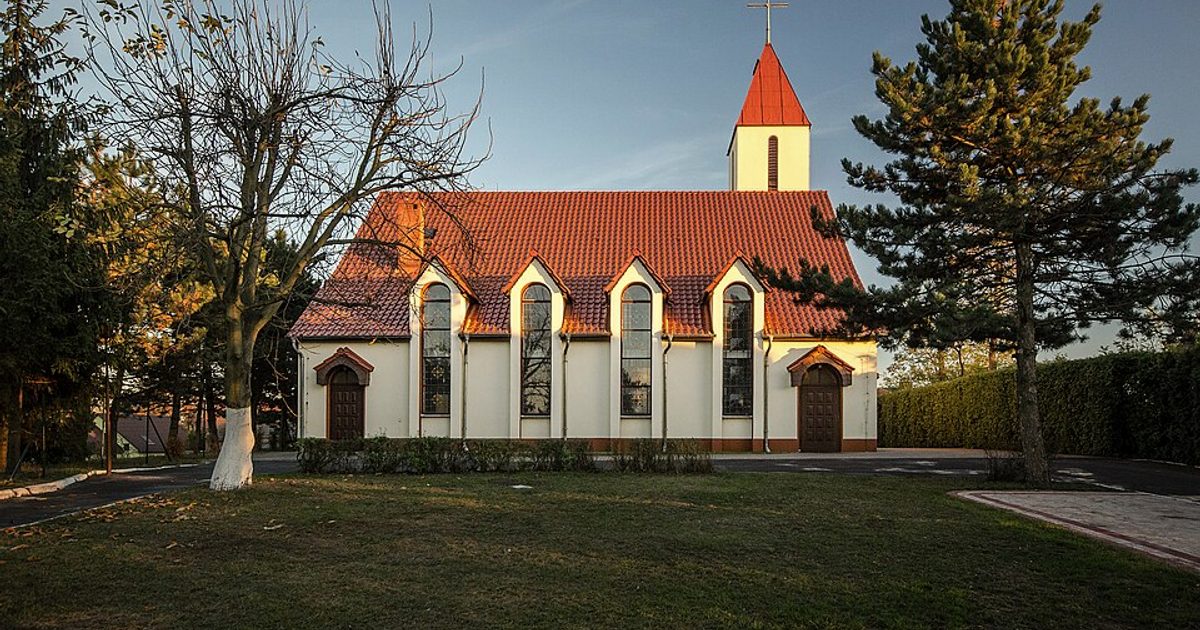 Kościół parafii Kościół św. Jana Nepomucena w Rozwadza — zdjęcie