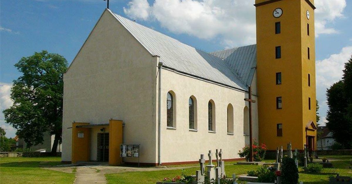 Kościół parafii Kościół św. Jana Nepomucena w Zielenice — zdjęcie