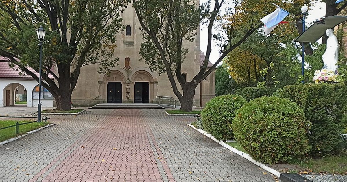 Kościół parafii Kościół św. Jerzego Męczennika i Podwyższenia Krzyża Świętego w Wrocław-Brochów — zdjęcie