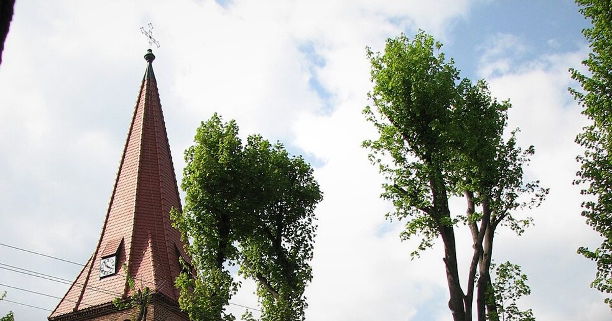Dzieła sztuki sakralnej — Kościół św. Józefa Rzemieślnika, Strzydzew. Zdjęcie: Wikimedia Commons.