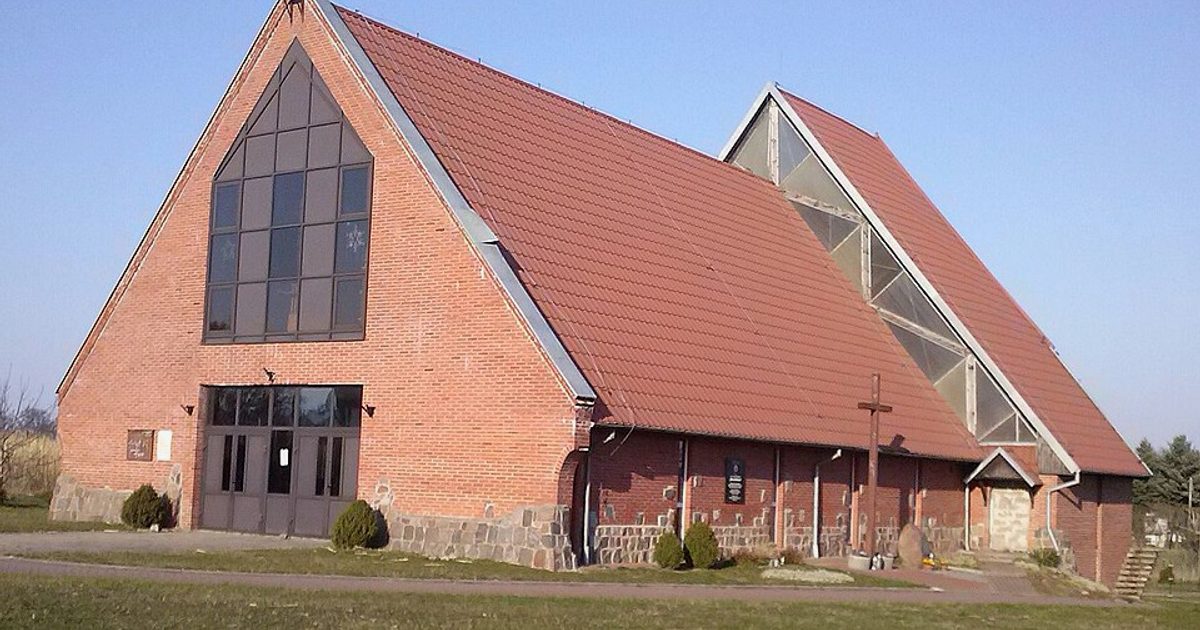 Kościół parafii Kościół św. Królowej Jadwigi w Czernin — zdjęcie