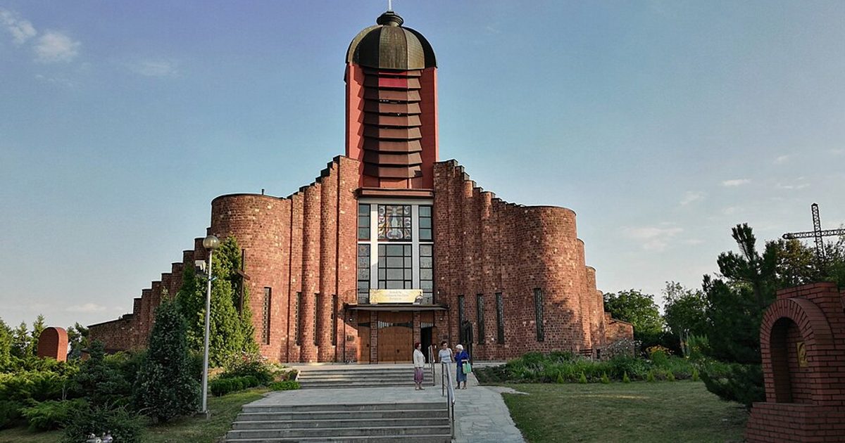 Dzieła sztuki sakralnej — Kościół św. Maksymiliana Marii Kolbego, Kielce. Zdjęcie: Wikimedia Commons.