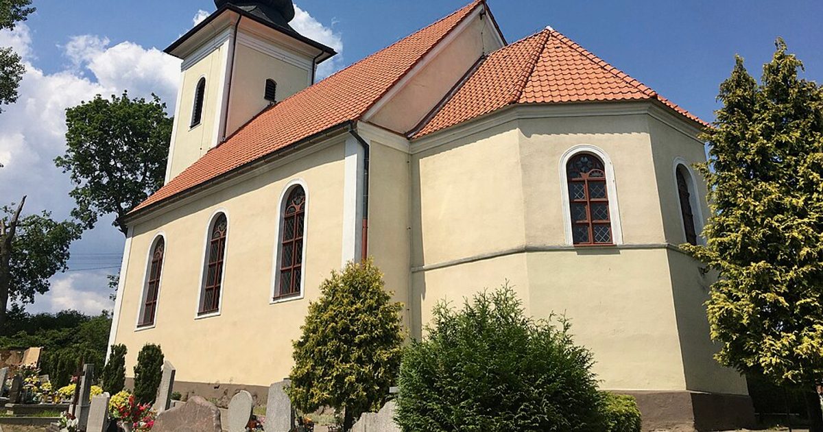 Kościół parafii Kościół św. Małgorzaty i Podwyższenia Krzyża Świętego w Bzowo — zdjęcie
