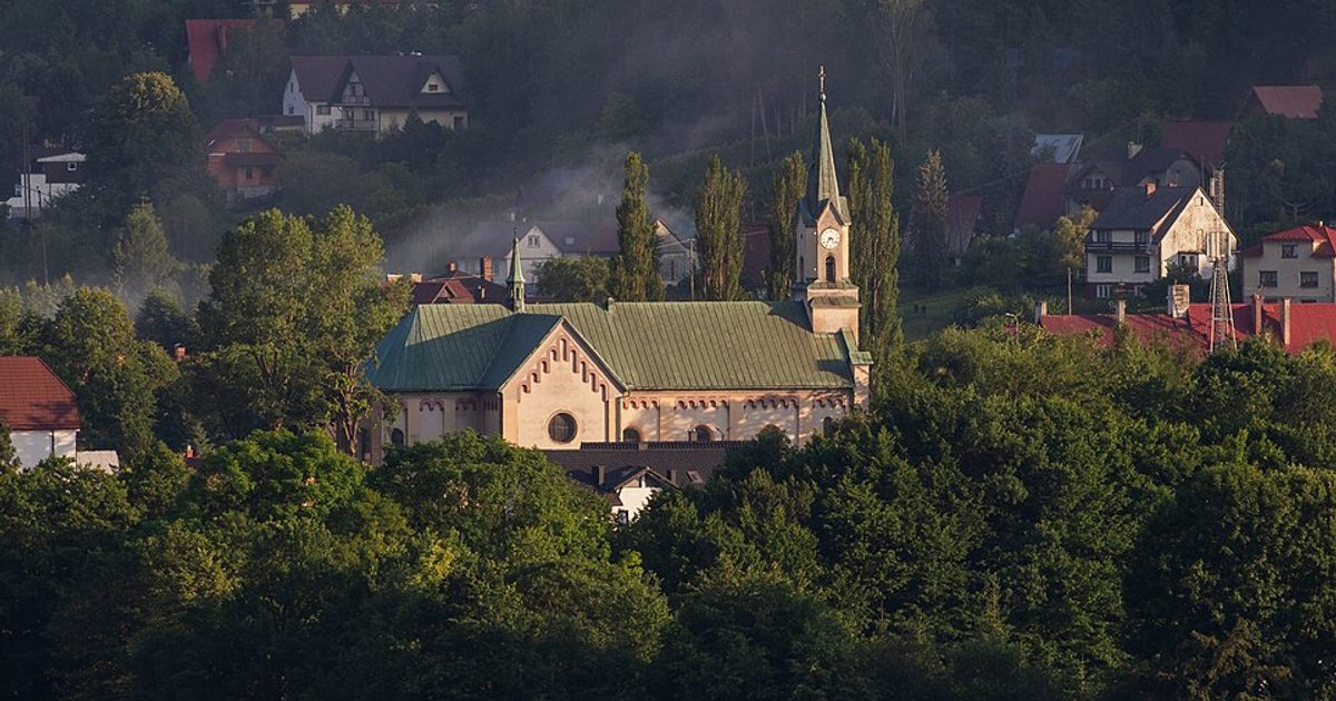 Dzieła sztuki sakralnej — Kościół św. Marii Magdaleny, Międzybrodzie Bialskie. Zdjęcie: Wikimedia Commons.