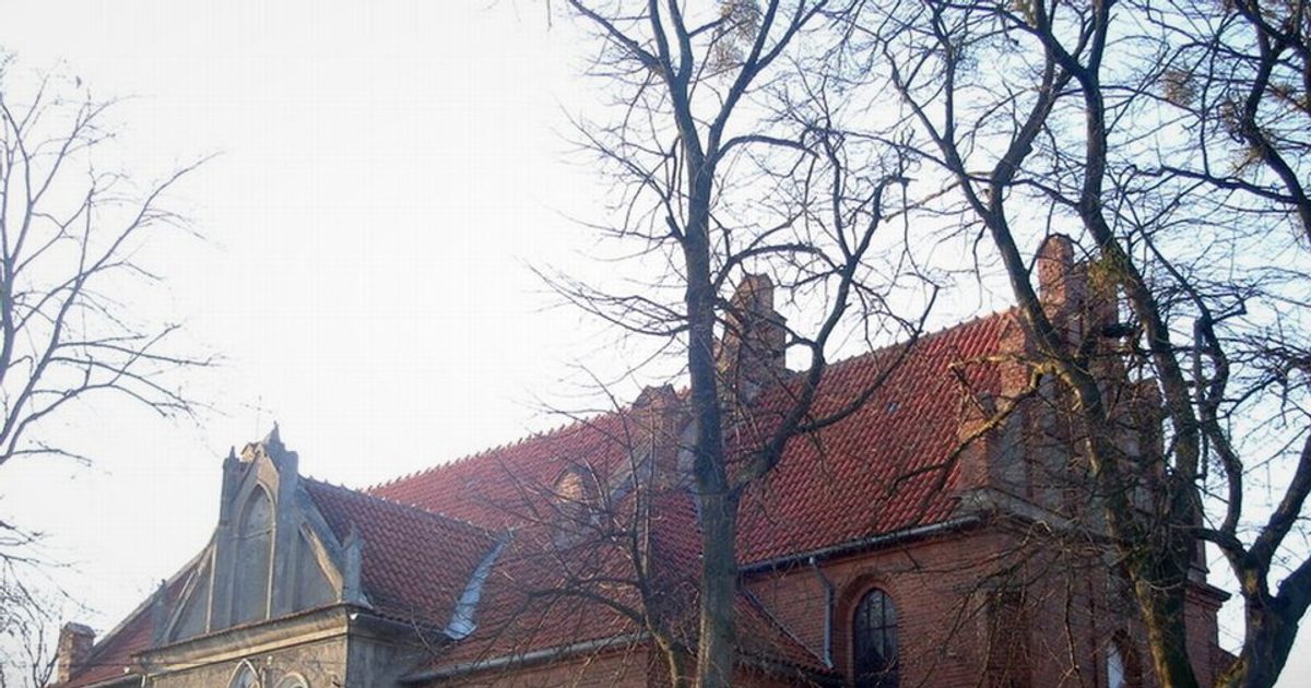 Kościół parafii Kościół św. Michała Archanioła w Błędowo — zdjęcie