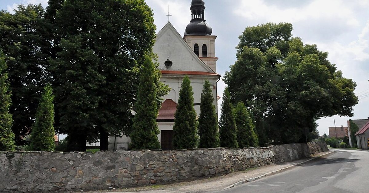 Kościół parafii Kościół św. Michała Archanioła w Chomiąża — zdjęcie