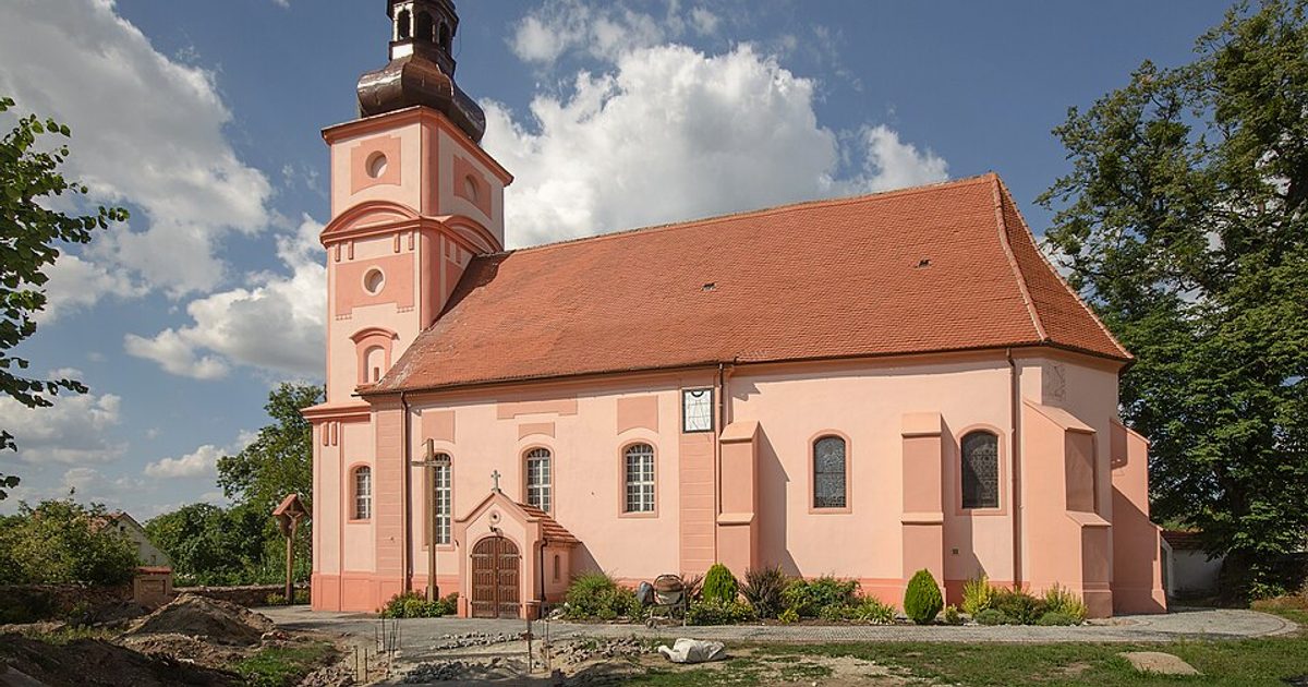 Kościół parafii Kościół św. Michała Archanioła w Wierzbnik — zdjęcie