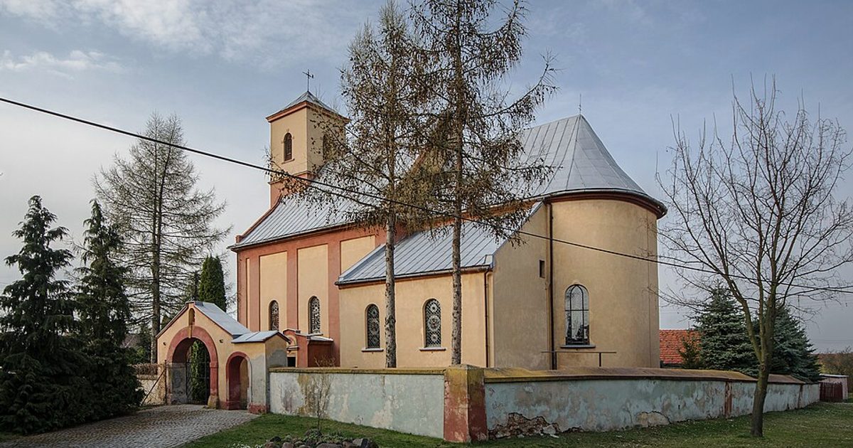 Kościół parafii Kościół św. Michała Archanioła w Wszemirów — zdjęcie
