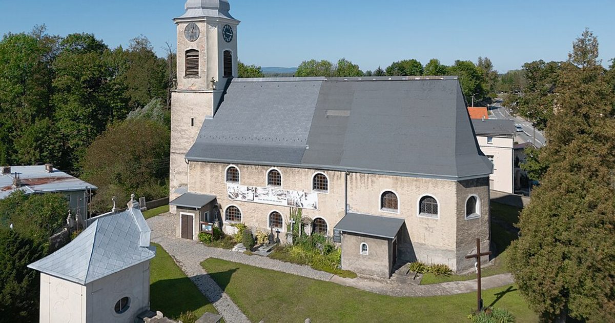 Kościół parafii Kościół św. Mikołaja w Domaszków — zdjęcie