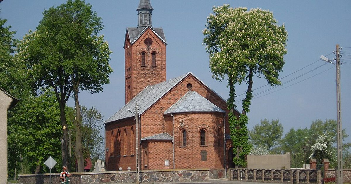 Kościół parafii Kościół św. Mikołaja w Marzenin — zdjęcie