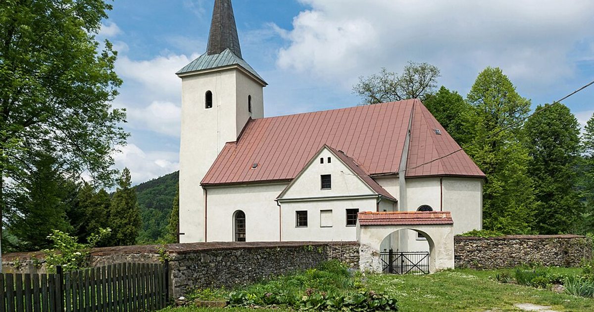 Kościół parafii Kościół św. Mikołaja w Radochów — zdjęcie