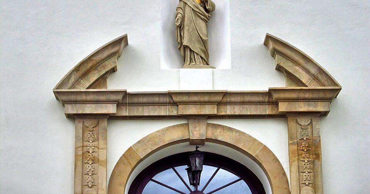 Dzieła sztuki sakralnej — Kościół św. Mikołaja, Wiele. Zdjęcie: Wikimedia Commons.