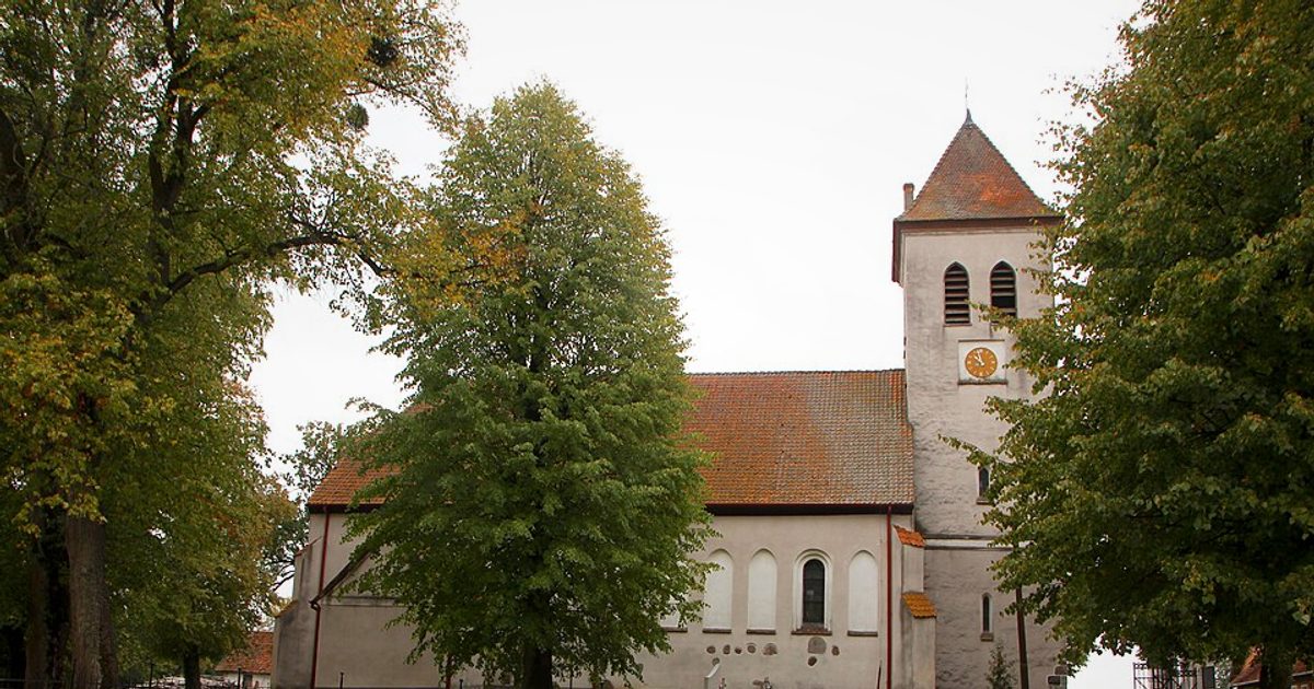 Kościół parafii Kościół św. Piotra Apostoła w Momajny — zdjęcie