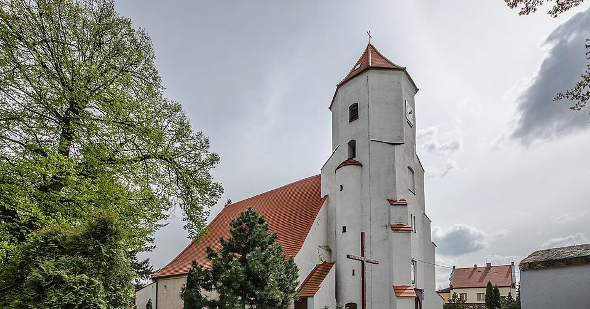 Kościół parafii Kościół św. Piotra i Pawła w Chobienia — zdjęcie