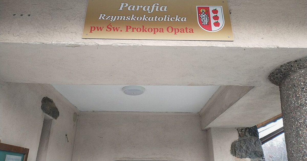 Kościół parafii Kościół św. Prokopa Opata w Błędów — zdjęcie