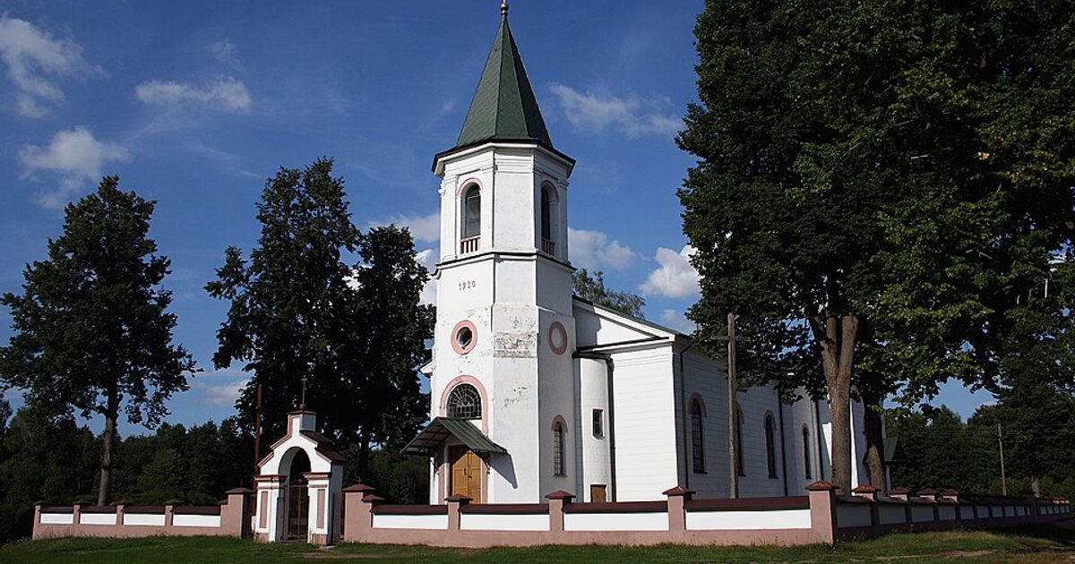Kościół parafii Kościół św. Rodziny w Karolin — zdjęcie