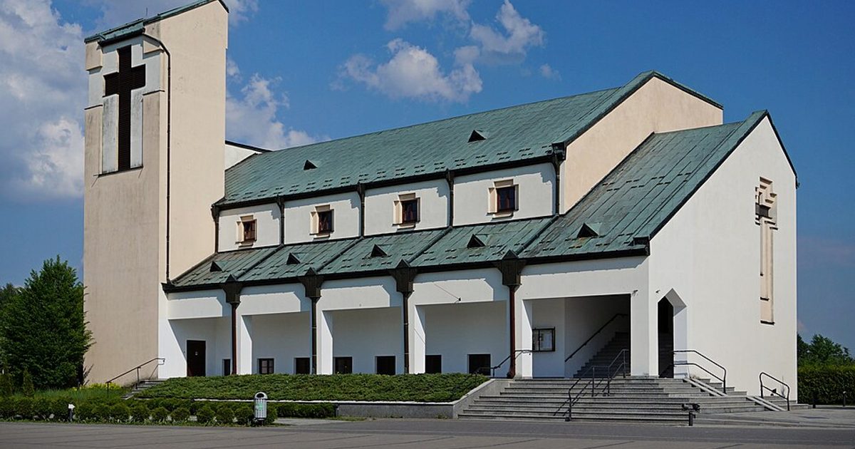 Dzieła sztuki sakralnej — Kościół św. Stanisława Kostki, Mroków. Zdjęcie: Wikimedia Commons.