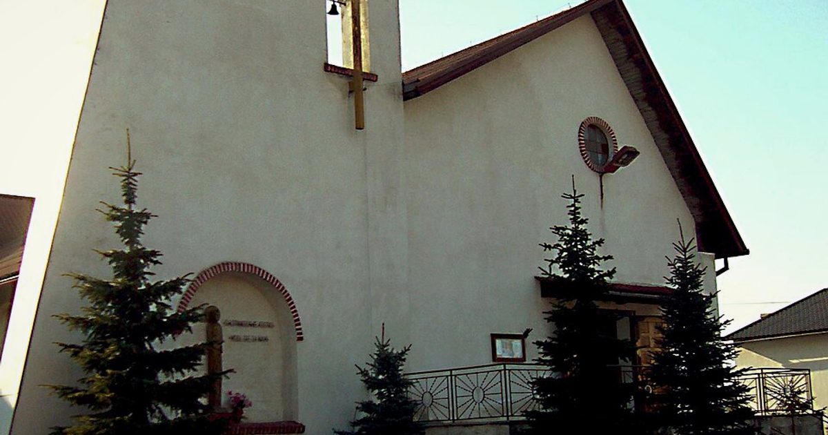Kościół parafii Kościół św. Stanisława Kostki w Tur — zdjęcie