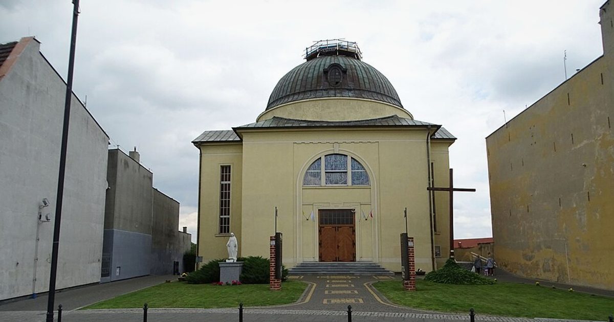 Dzieła sztuki sakralnej — Kościół św. Teresy od dzieciątka Jezus, Kruszwica. Zdjęcie: Wikimedia Commons.
