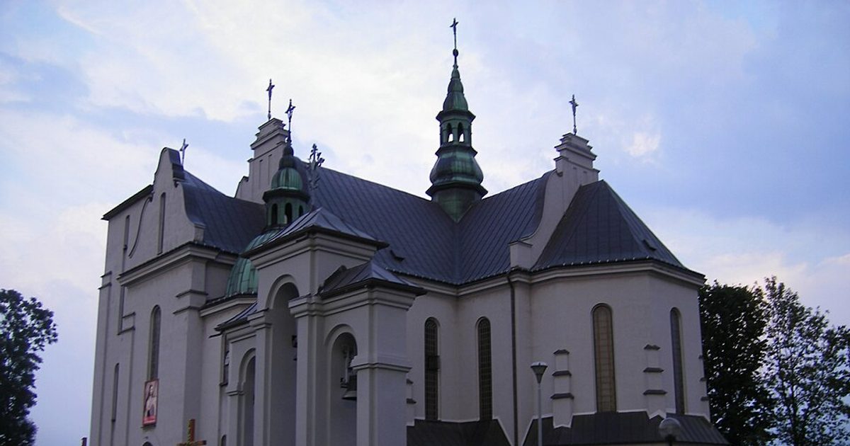 Relikwie świętych — Kościół św. Teresy od Dzieciątka Jezus, Rudna Wielka. Zdjęcie: Wikimedia Commons.