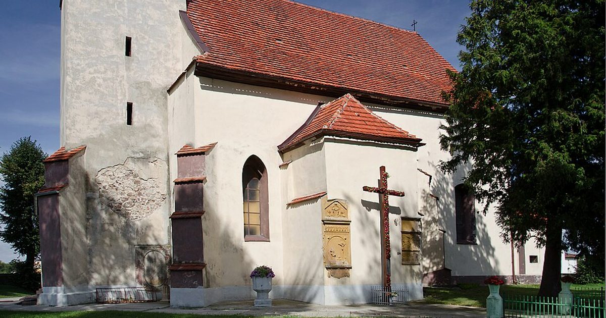 Kościół parafii Kościół św. Trójcy w Miłoradzice — zdjęcie