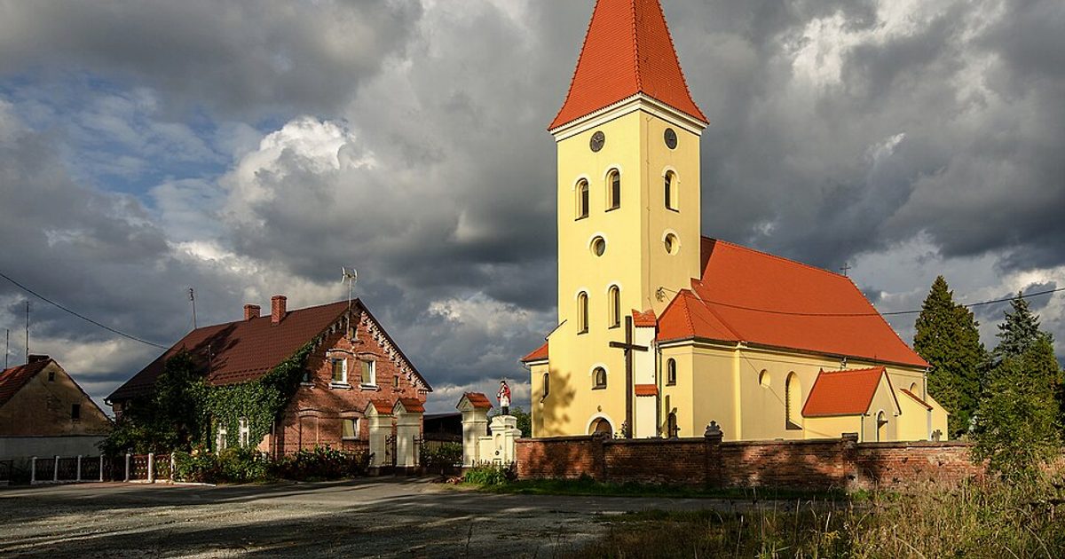 Kościół parafii Kościół św. Wawrzyńca w Cerekwica — zdjęcie