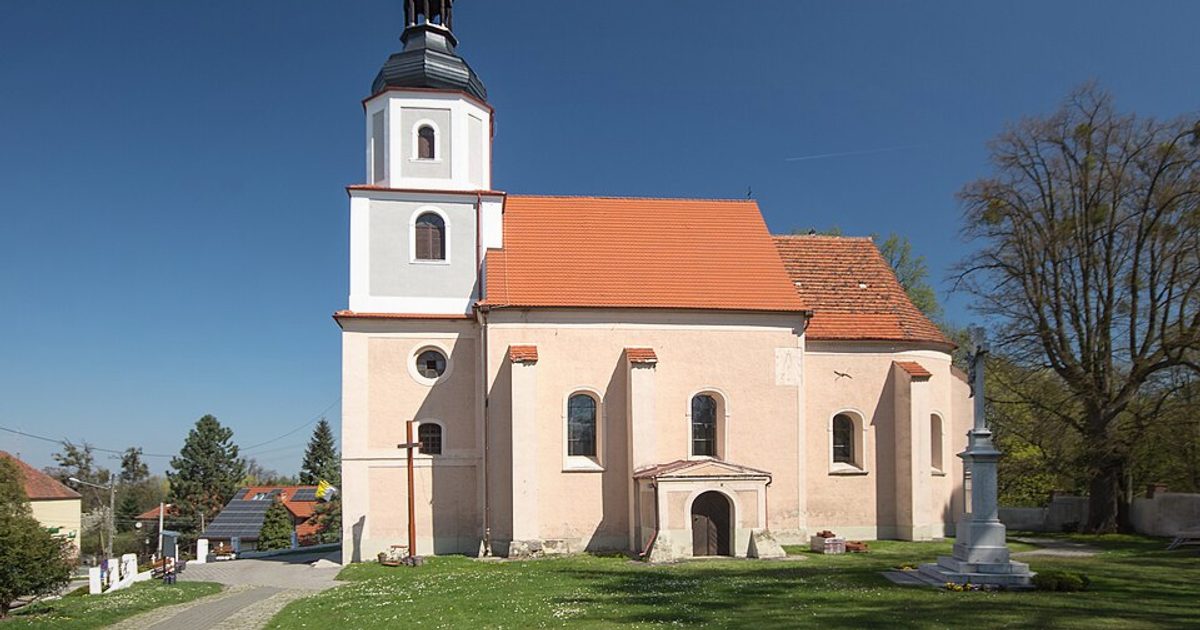 Kościół parafii Kościół św. Wawrzyńca w Dąbrowa — zdjęcie