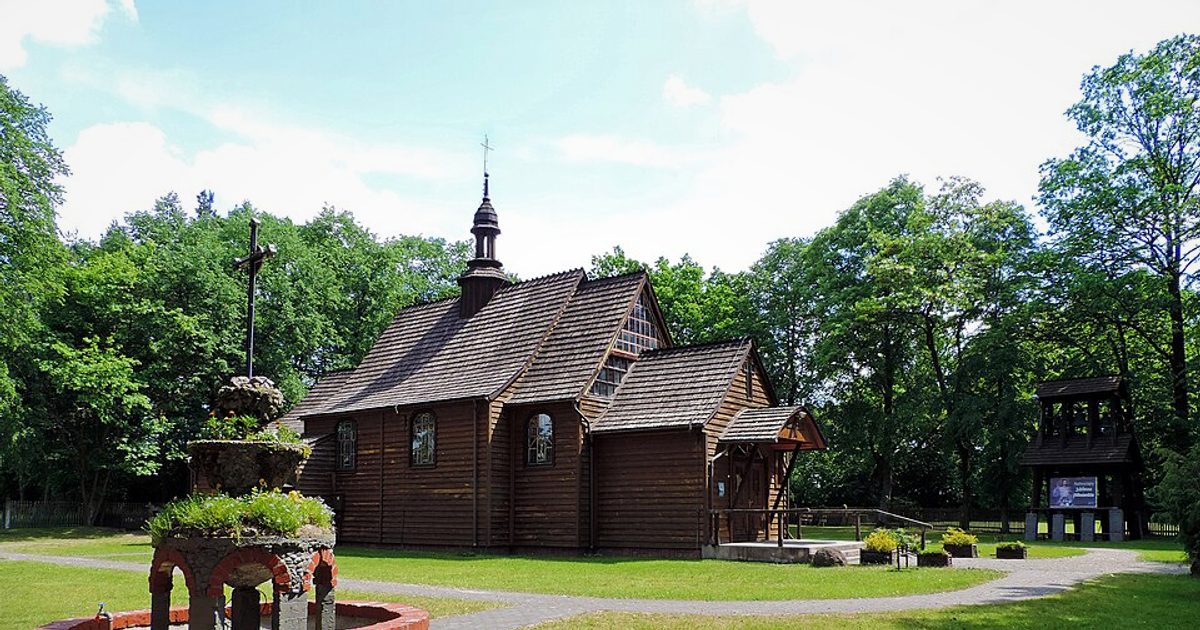 Dzieła sztuki sakralnej — Kościół św. Wojciecha, Momoty Górne. Zdjęcie: Wikimedia Commons.