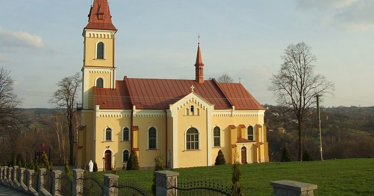 Kościół parafii Kościół św. Zofii w Dylągowa — zdjęcie