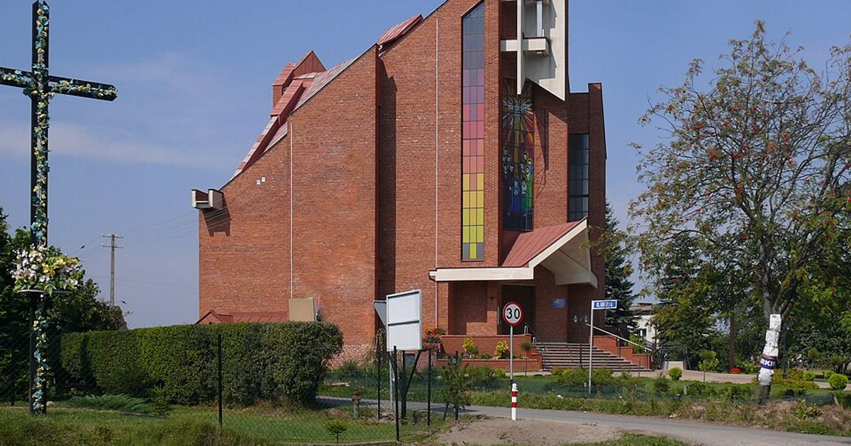 Kościół parafii Kościół Świętego Ducha w Ćmiłów — zdjęcie