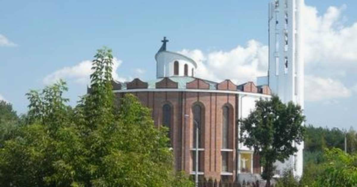 Kościół parafii Kościół Świętego Ducha w Poniatowa — zdjęcie