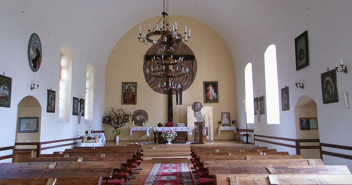 Kościół parafii Kościół Świętego Krzyża w Nawodna — zdjęcie