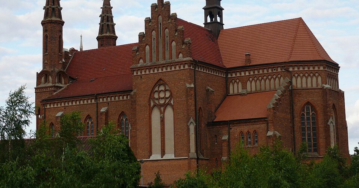 Kościół parafii Kościół Świętej Rodziny w Przedecz — zdjęcie
