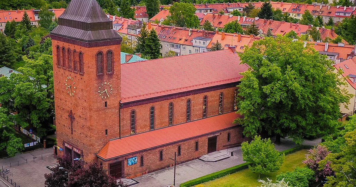 Kościół parafii Kościół Świętej Rodziny w Wrocław — zdjęcie