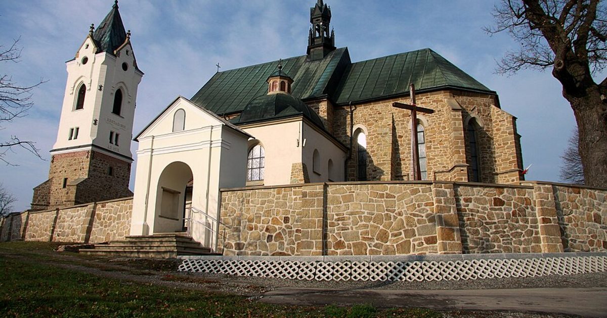 Kościół parafii Kościół Świętej Trójcy w Bieździedza — zdjęcie