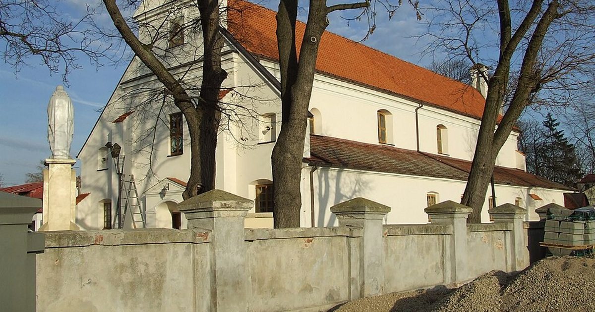 Kościół parafii Kościół Świętej Trójcy w Błonie — zdjęcie
