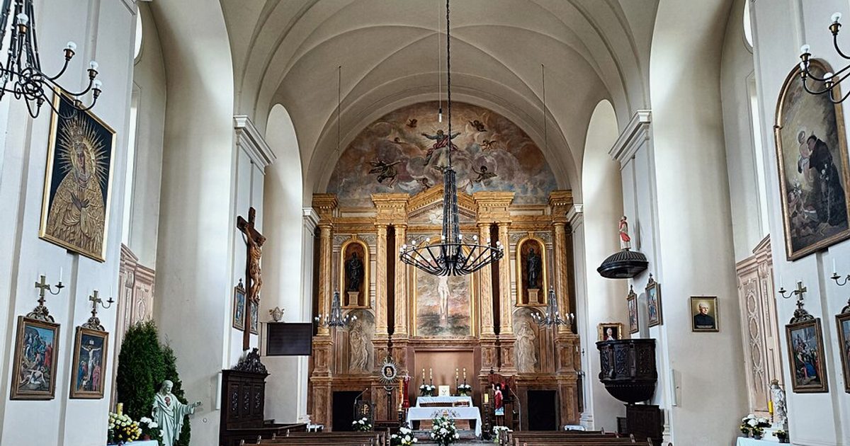 Dzieła sztuki sakralnej — Kościół Świętej Trójcy, Sidra. Zdjęcie: Wikimedia Commons.