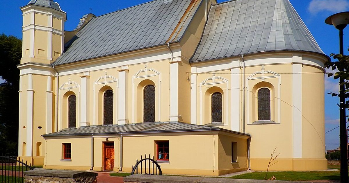 Kościół parafii Kościół Świętej Trójcy w Skarżysko kościelne — zdjęcie