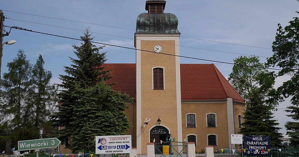 Kościół parafii Kościół Trójcy Przenajświętszej w Frednowy — zdjęcie