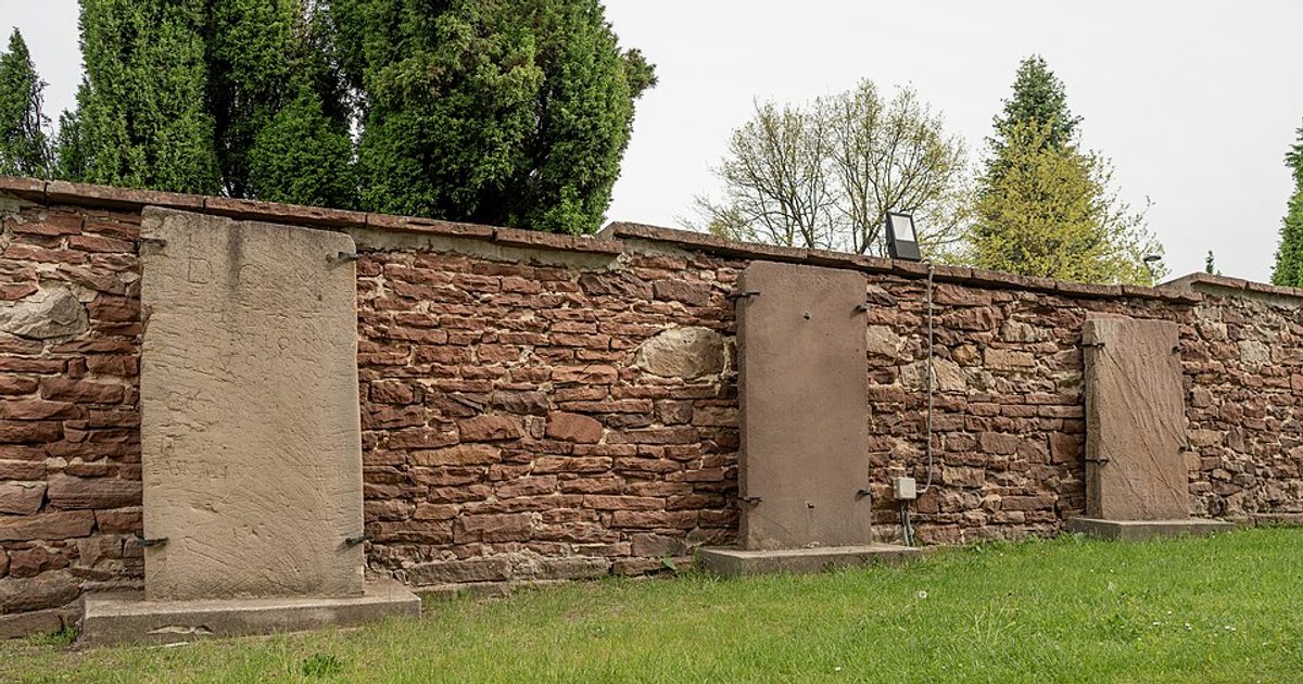 Kościół parafii Kościół Trójcy Świętej w Ćmińsk — zdjęcie