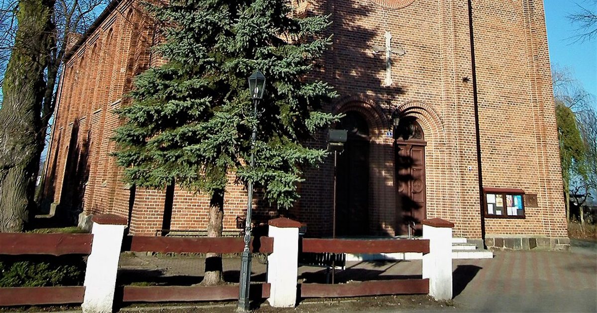 Kościół parafii Kościół Trójcy Świętej w Książki — zdjęcie