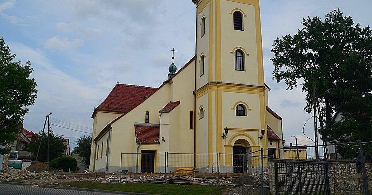 Kościół parafii Kościół Trójcy Świętej w Leśnica — zdjęcie